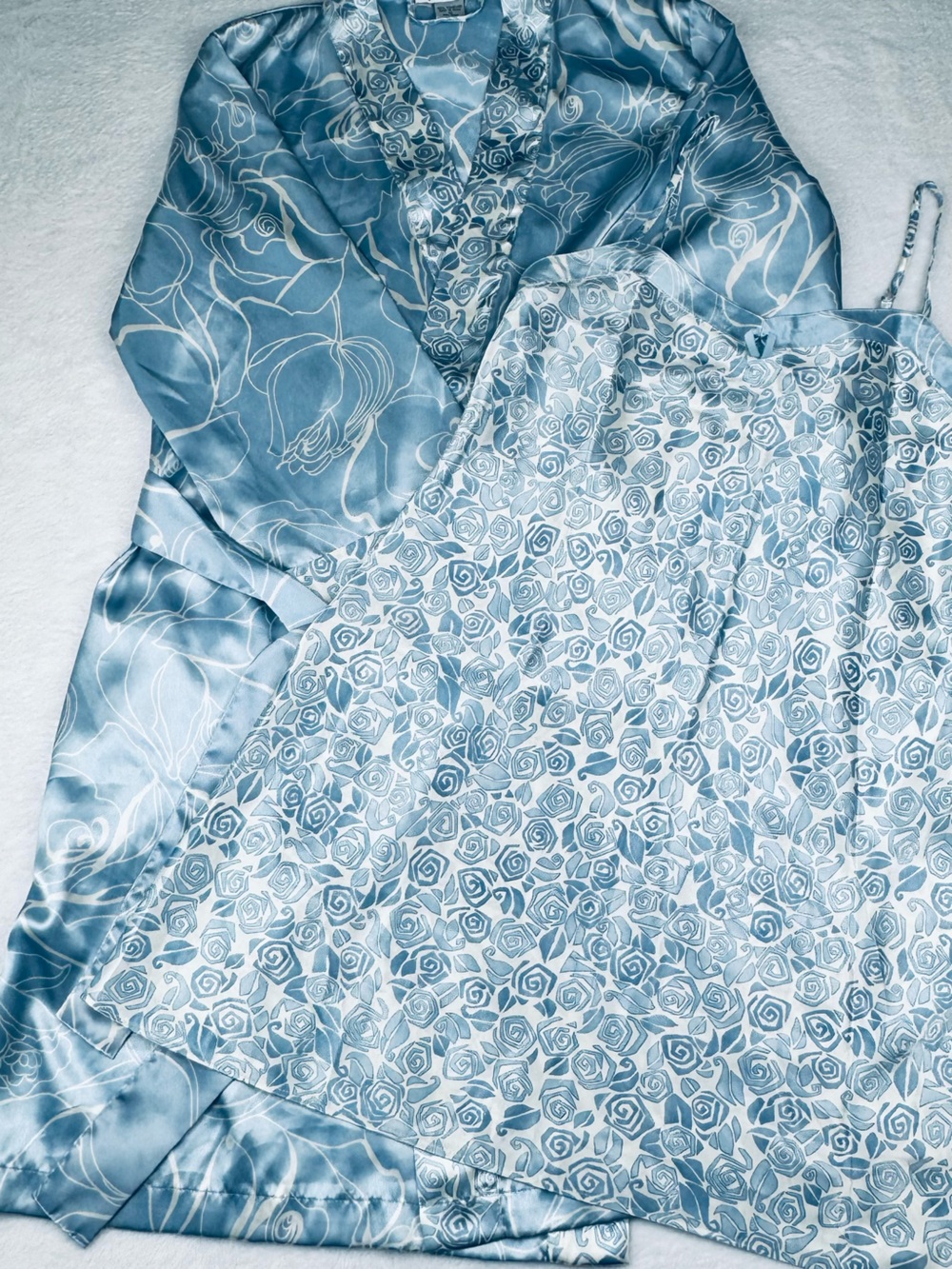 Morgan Taylor Intimates. Vintage matching robe and gown set. Size S.